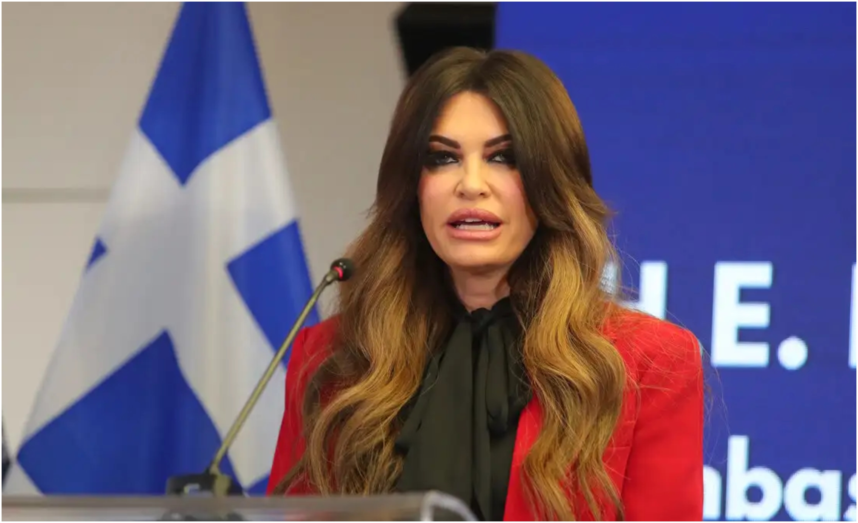 Κίμπερλι Γκίλφοϊλ: Το βιβλίο που φέρεται να ετοιμάζει και οι ανησυχίες στο περιβάλλον του Ντόναλντ Τραμπ