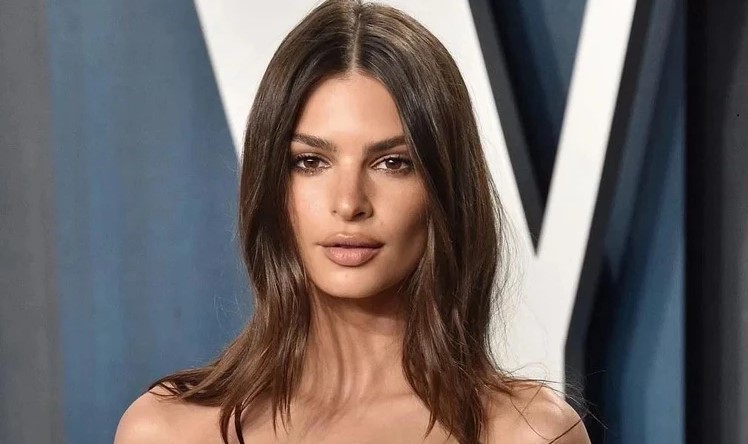 Emily Ratajkowski: Ποζάρει γυμνή στο Instagram- Η τεράστια αλλαγή στην εμφάνισή της