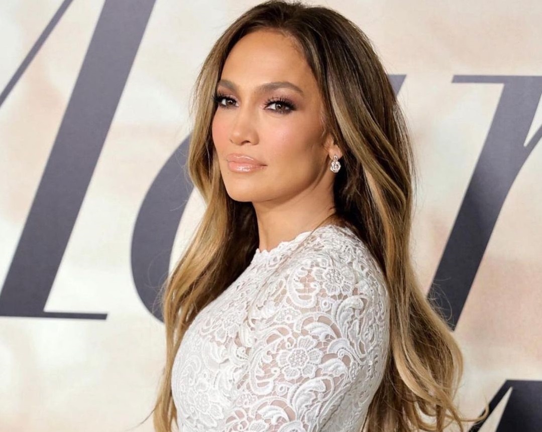 Jennifer Lopez: Υιοθέτησε μια διαφορετική εκδοχή του γαλλικού μανικιουρ