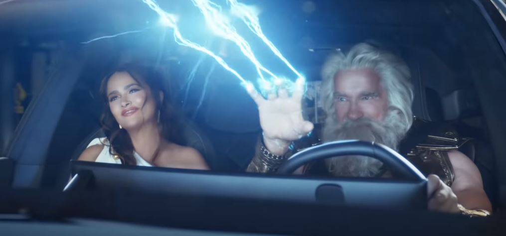 Salma Hayek - Arnold Schwarzenegger: Η viral διαφήμισή τους ως Θεοί του Ολύμπου - Οι fans απαιτούν ταινία