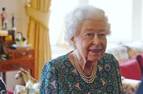 Με προβλήματα στην κίνηση η Βασίλισσα Ελισάβετ: «Δεν μπορώ να κουνηθώ»