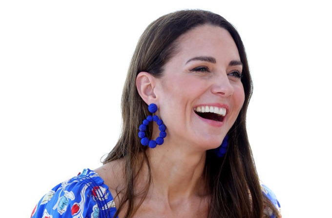 Kate Middleton: Με καλοκαιρινό look στην Καραϊβική (και πού μπορείς να βρεις το φόρεμά της)