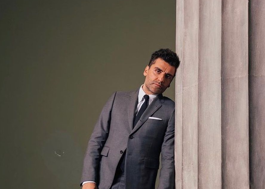 Oscar Isaac: Ο αστέρας της Marvel φόρεσε φούστα στην πρεμιέρα της νέας του ταινίας και άφησε τους πάντες άφωνους