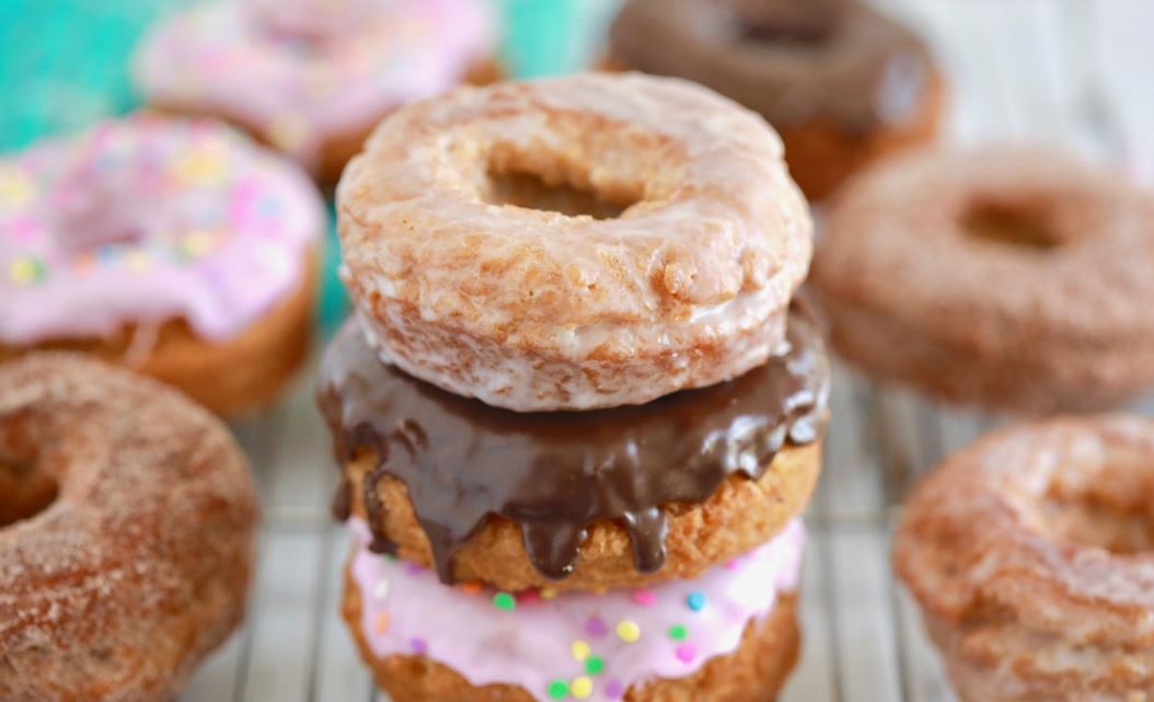 Εύκολα σπιτικά donuts με λίγα υλικά