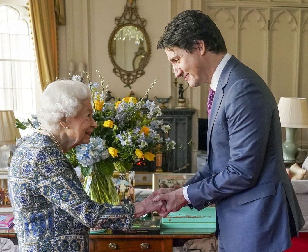 Βασίλισσα Ελισάβετ: Ξεπέρασε τον κορονοϊό και συναντήθηκε με τον Καναδό Πρωθυπουργό – Τα “κρυφά” μηνύματα στήριξης στην Ουκρανία