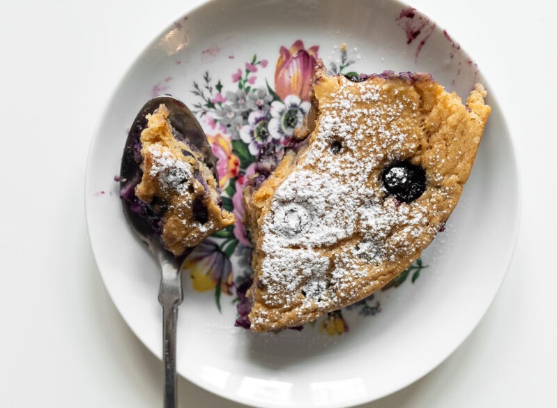 Πανεύκολη συνταγή για vegan clafoutis με μύρτιλλα