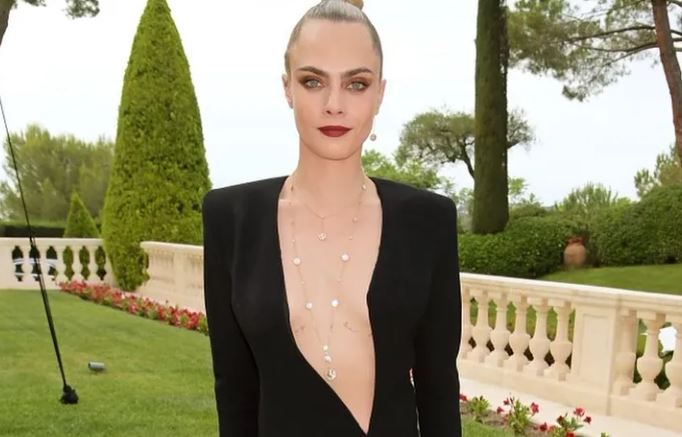 Cara Delevingne: Ξυπόλητη και σε άθλια κατάσταση στο αεροδρόμιο (Βίντεο)