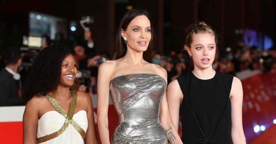 Angelina Jolie: Η σπάνια αναφορά στα παιδιά της και στις αρχές που προσπαθεί να τους μεταδώσει