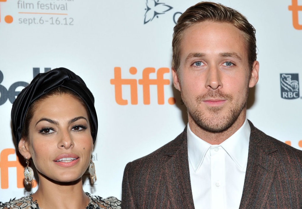 H Eva Mendes ποζάρει στον φακό του Ryan Gosling στην Αντίπαρο