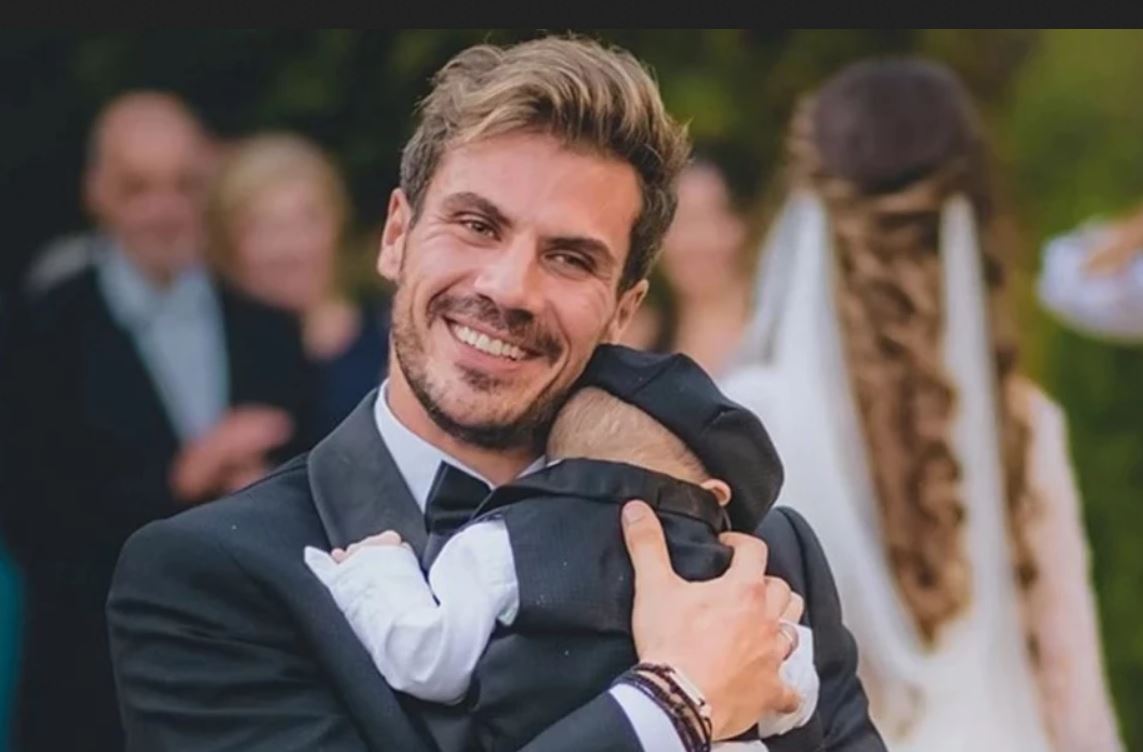 Άκης Πετρετζίκης: Ποζάρει με το γιο του με το ίδιο outfit και ρίχνουν το instagram