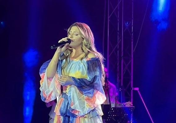Έλενα Παπαρίζου: Έξαλλη με επιδειξία σε συναυλία της φώναζε 
