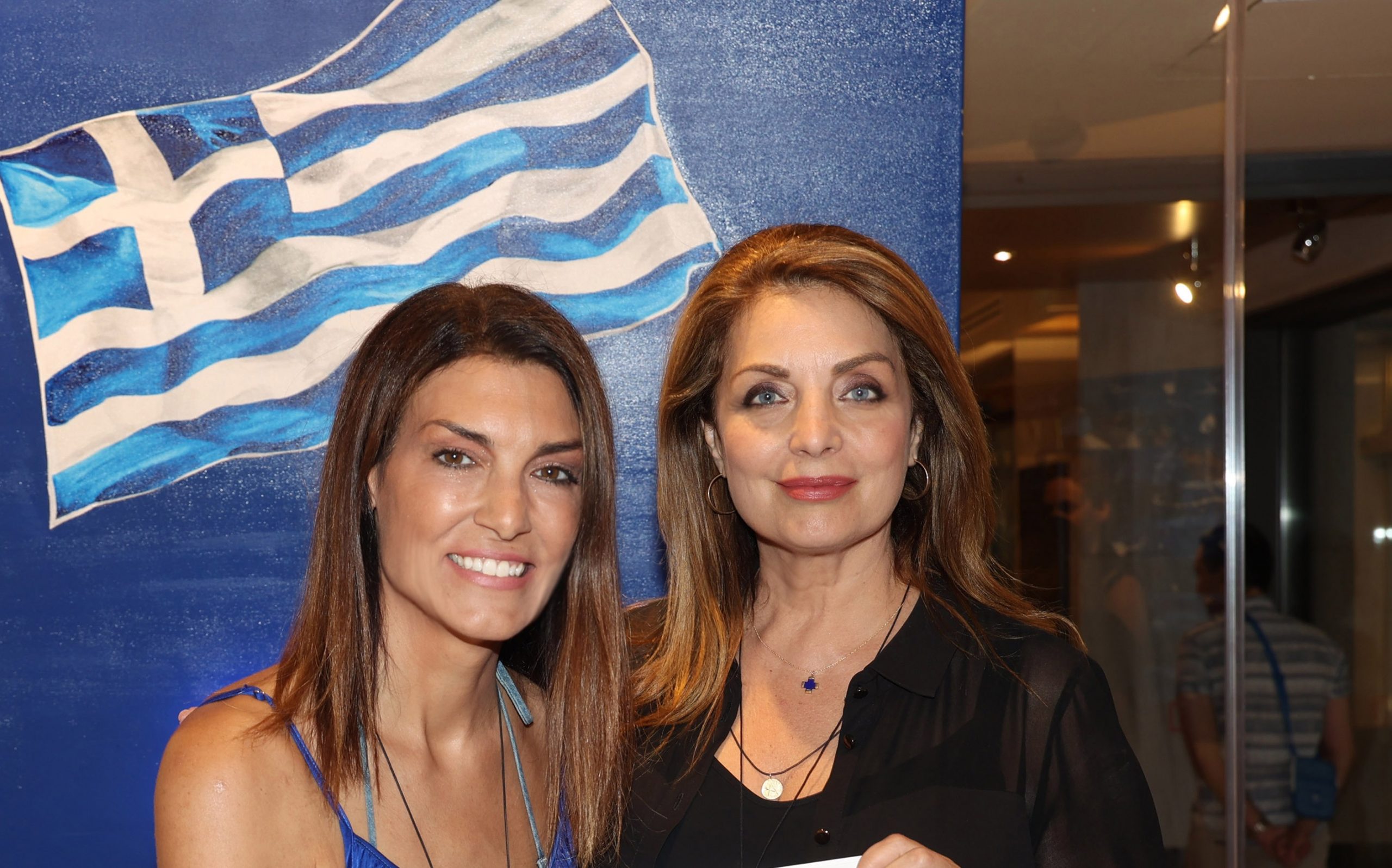 Άντζελα Γκερέκου: Τιμά την Ελλάδα με το δικό της τρόπο - Το αξεσουάρ που ξεχώρισε σε δημόσια εμφάνισή της