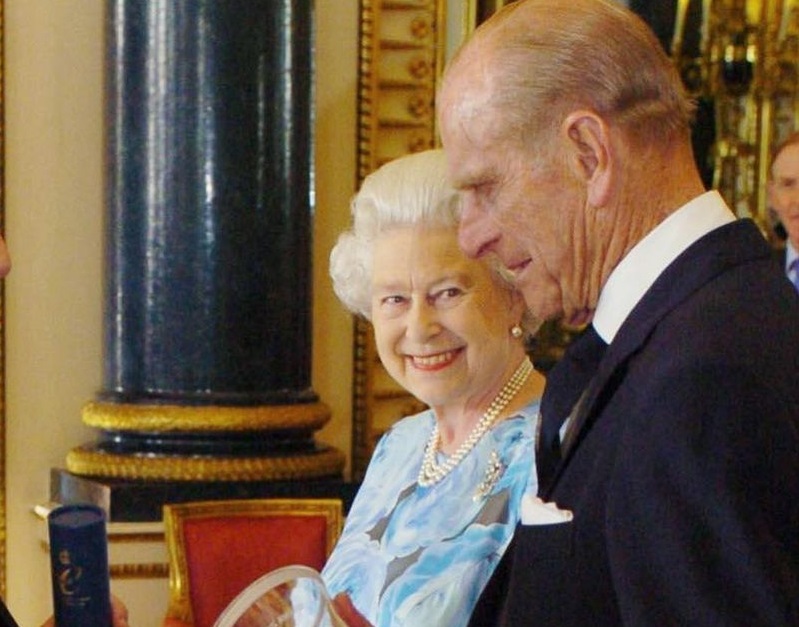 Βασίλισσα Ελισάβετ: Μπαίνει σε περιπέτειες για τη διαθήκη του πρίγκιπα Φίλιππου