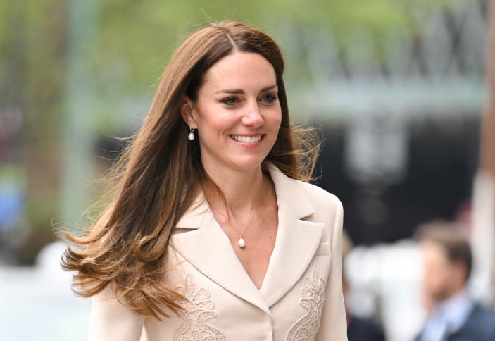 Kate Middleton: Βρήκαμε το σακάκι της στο H&M