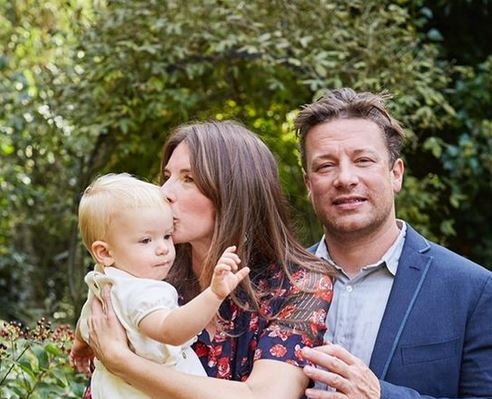 Jamie Oliver: Αποκάλυψε ότι η σύζυγός του πάσχει από σοβαρό πρόβλημα υγείας