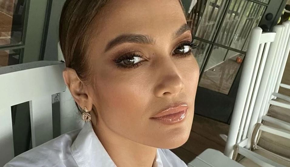 Jennifer Lopez: Μοιράστηκε τα μυστικά της skincare ρουτίνας της