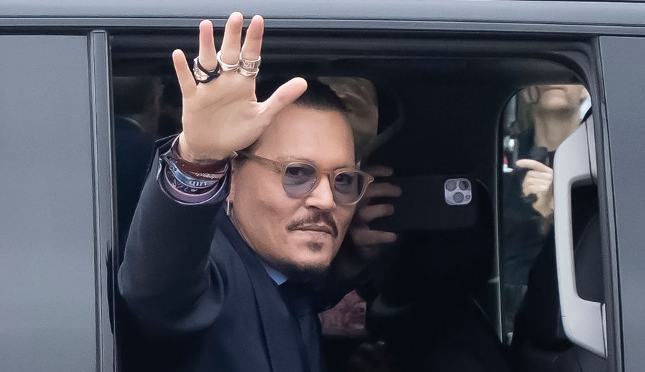  O Johnny Depp υποδύεται ξανά τον Jack Sparrow και γίνεται viral!