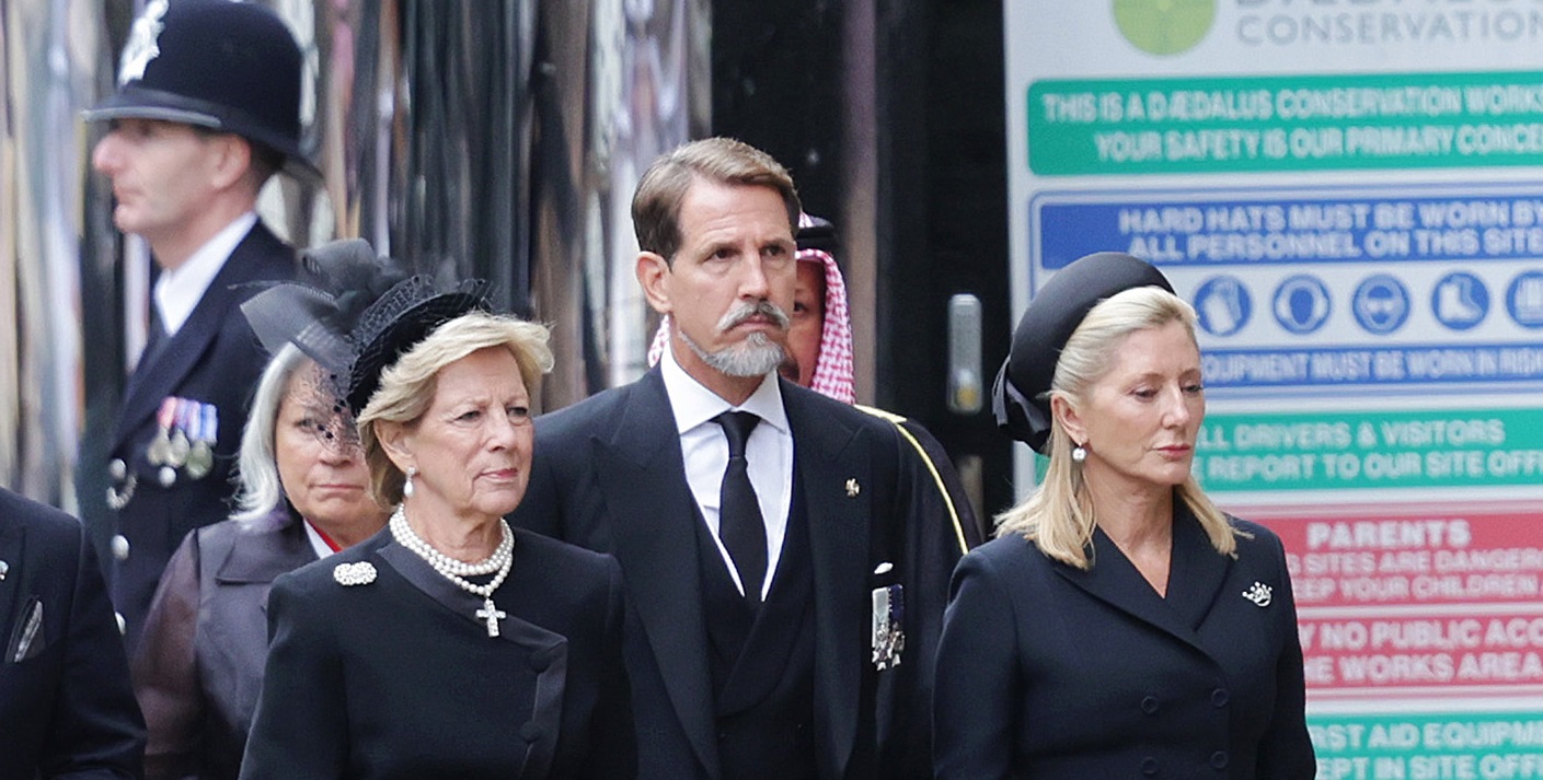Ο πρίγκιπας Παύλος με τη μητέρα του και τη Μαρί Σαντάλ στην κηδεία της βασίλισσας Ελισάβετ