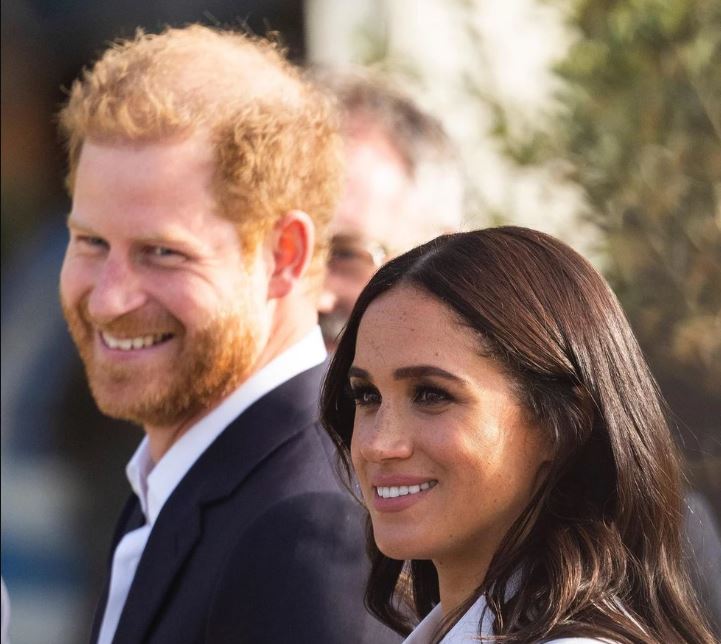 Ο Harry και η Meghan ταξιδεύουν στη Σκωτία για να βρεθούν στο πλάι της βασίλισσας