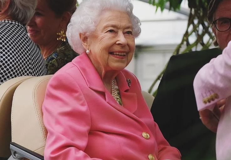 Βασίλισσα Ελισάβετ: Φορούσε το ίδιο βερνίκι νυχιών από το 1989!