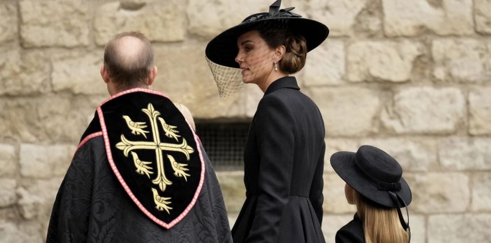 Η νέα εμφάνιση του πρίγκιπα και της πριγκίπισσας της Ουαλίας μετά την κηδεία της βασίλισσας- H chic εμφάνιση της Κάθριν Μίντλετον