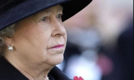 Ο λόγος που οι γαλαζοαίματες θα φορέσουν μαργαριτάρια στην κηδεία της βασίλισσας Ελισάβετ