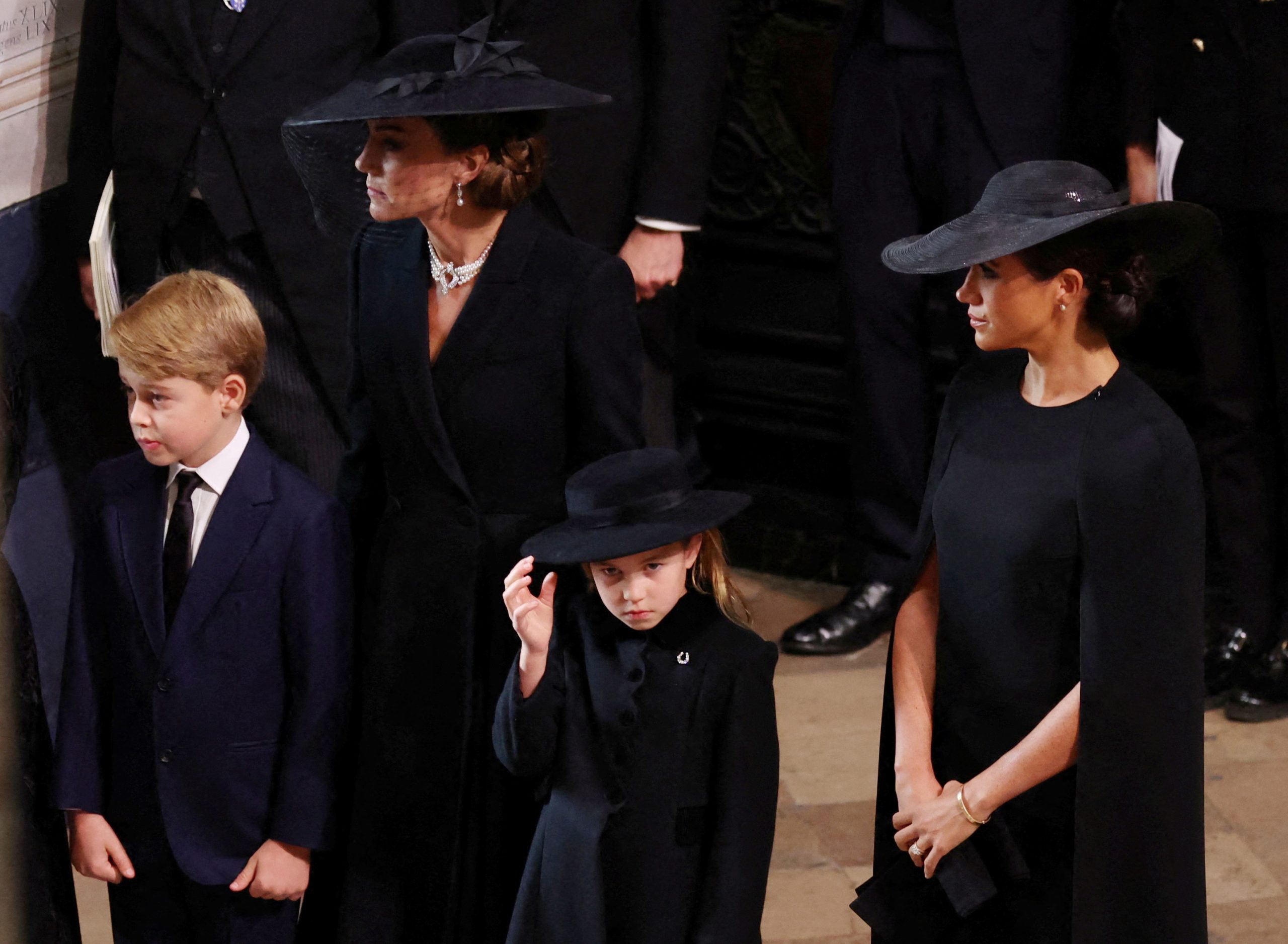 Πριγκίπισσα της Ουαλίας: Πώς παρηγόρησε τα παιδιά της στην κηδεία της προγιαγιάς τoυς;