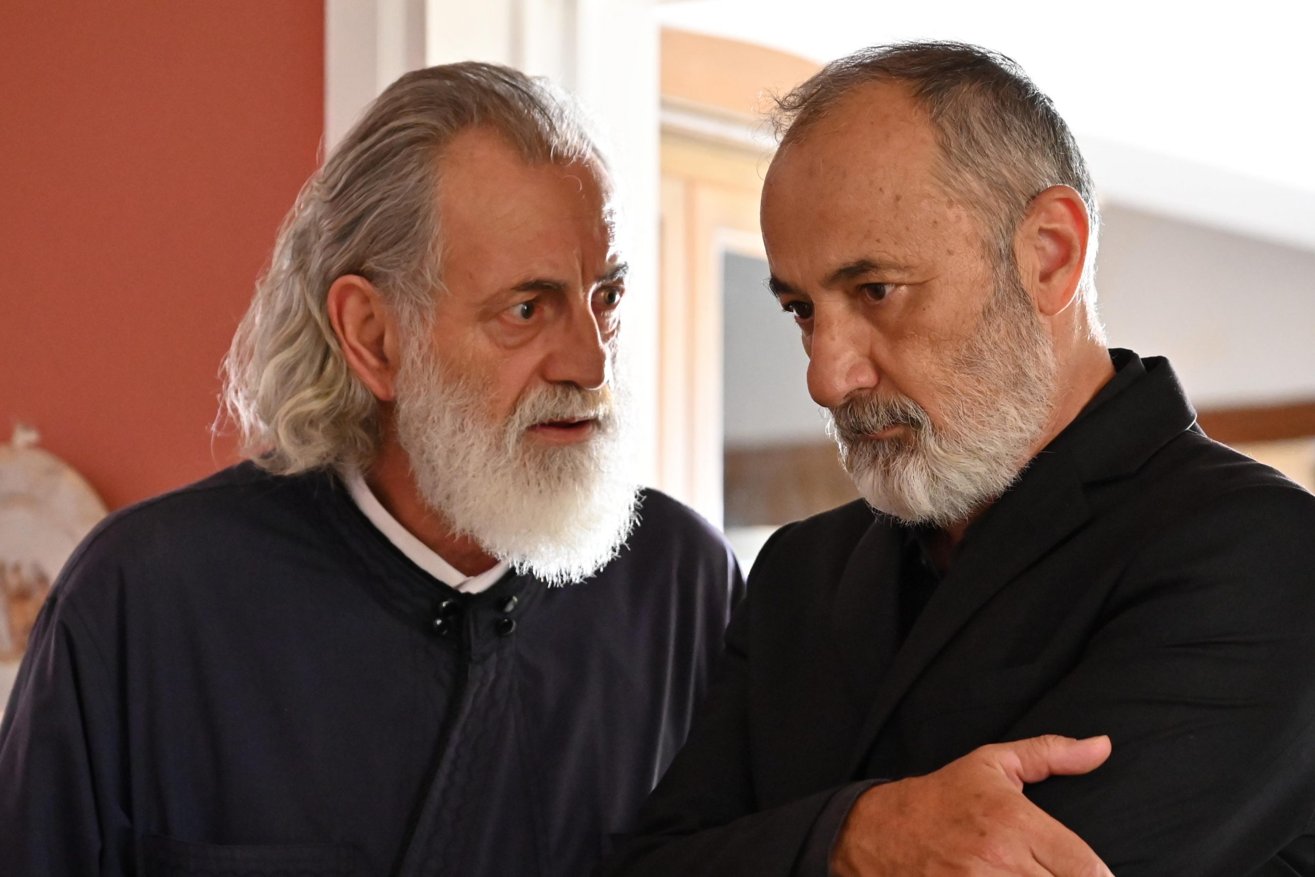 Σασμός spoiler: Ο παπα-Μιχάλης τινάζει τα πάντα στον αέρα