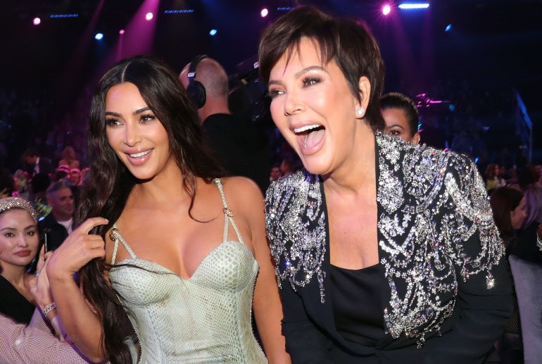 Η Kim Kardashian έχει γενέθλια και η μαμά της ανέβασε το πιο τρυφερό βίντεο