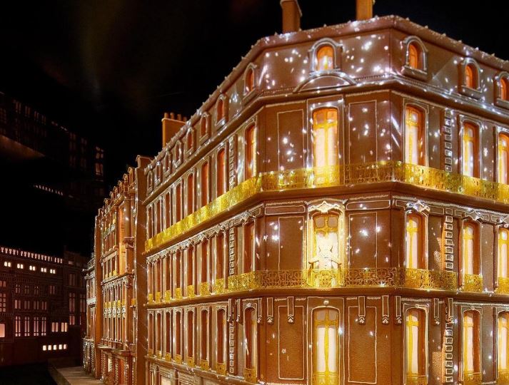 Ο χριστουγεννιάτικος στολισμός του Harrods με την υπογραφή του Dior ξεπερνά κάθε προσδοκία