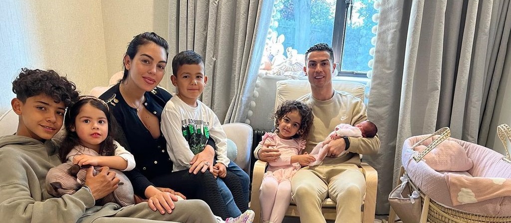 Η έπαυλη του Ronaldo και της συζύγου του μεταμορφώθηκε για τα Χριστούγεννα