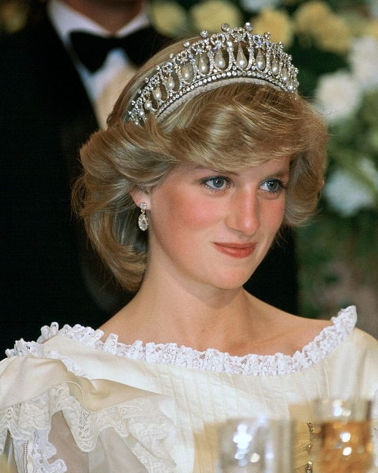 Αποκαλύφτηκε το νυφικό – ρεζέρβα της πριγκίπισσας Νταϊάνα