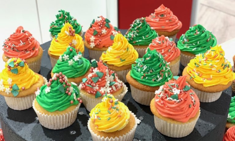 Χριστουγεννιάτικα cupcakes με γλάσο – Πανεύκολα και πεντανόστιμα