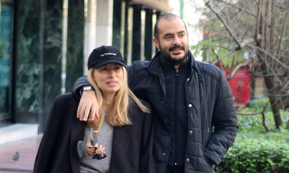 Μαρία Ηλιάκη: Χαλαρή βόλτα με τον άντρα της – Το street style look της