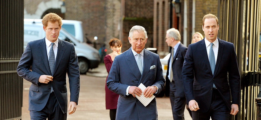 Βασιλιάς Κάρολος: Η αντίδρασή του όταν του ζήτησαν να φέρει πίσω στην πατρίδα του τον πρίγκιπα Χάρι
