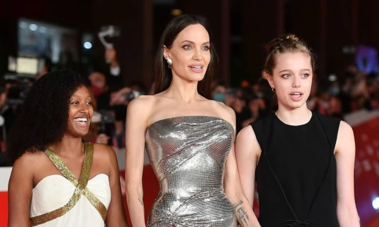 Angelina Jolie: Έκοψε τα μαλλιά της και των παιδιών της για καλό σκοπό