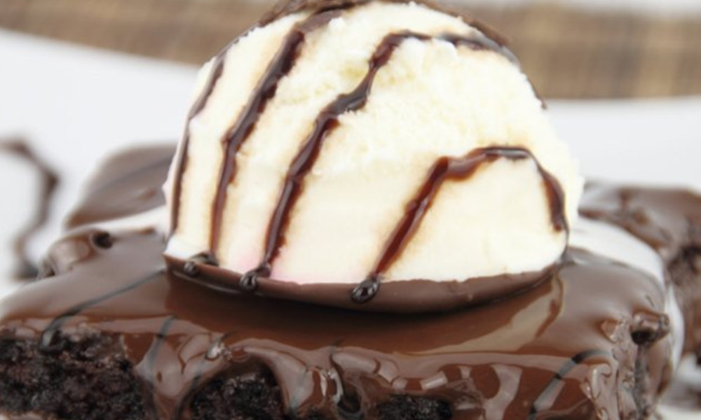 Σοκολατόπιτα από τον Δημήτρη Σκαρμούτσο – Η απόλυτη συνταγή με σοκολάτα