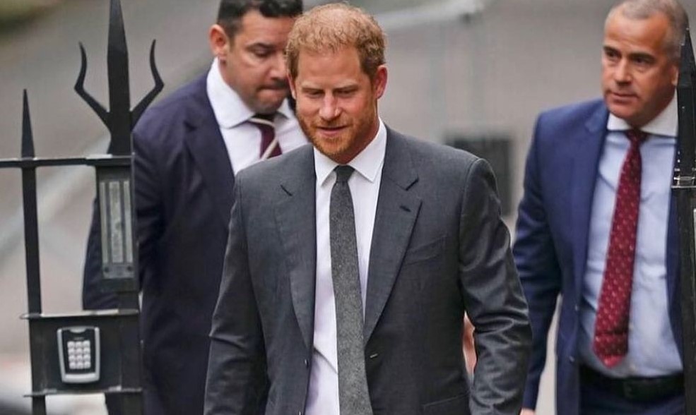 Ξανά στο Λονδίνο ο Πρίγκιπας Χάρι: Οι νέες φωτογραφίες έξω από το δικαστήριο