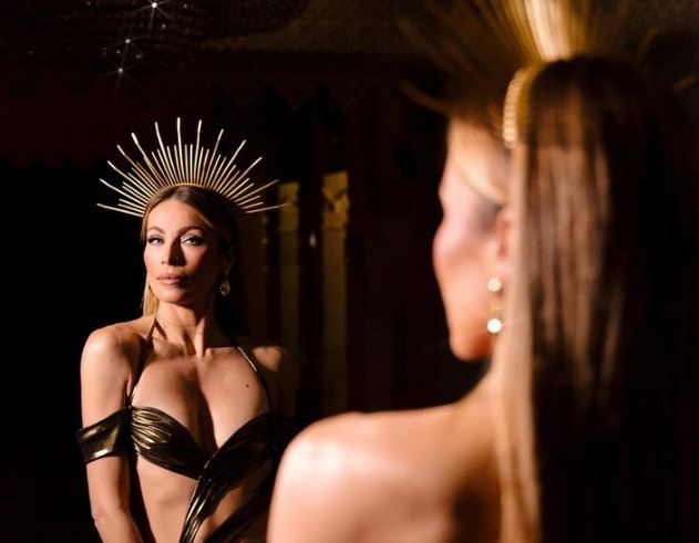 Μαριέττα Χρουσαλά: Η νέα σικ εμφάνιση μετά το χρυσό φόρεμα που έγινε viral