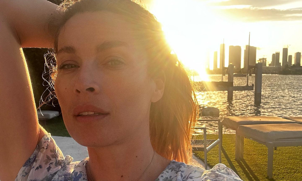 H Μαριέττα Χρουσαλά σε νέα απόδραση με casual look  - Πώς συνδύασε τα αγαπημένα της χρώματα