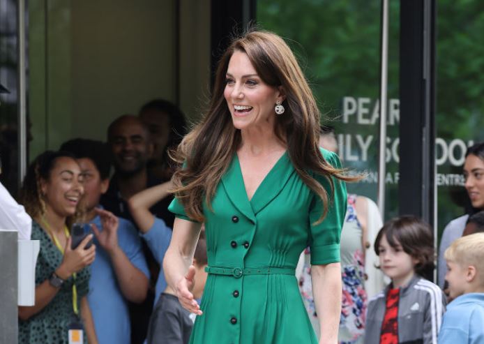 Πριγκίπισσα Κέιτ: Χαμογελαστή με τις πιο chic γόβες που έχουμε δει τελευταία