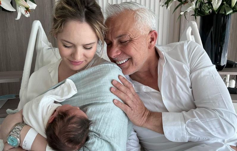 Ανίτα Μπραντ- Χάρης Χριστόπουλος: Το μωράκι τους έγινε ενός μηνός- Oι υπέροχες οικογενειακές φωτογραφίες