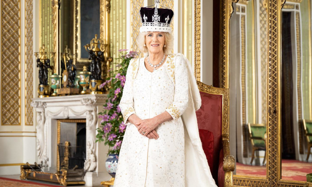 Βασίλισσα Καμίλα: Ο σχεδιαστής Bruce Oldfield μιλά για το φόρεμα της στέψης – Πώς έγινε η πρόταση