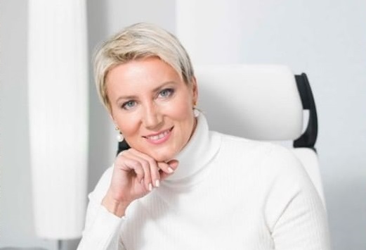 Η Νατάσα Παζαΐτη αναρτά εικόνα της την ώρα του χειρουργείου