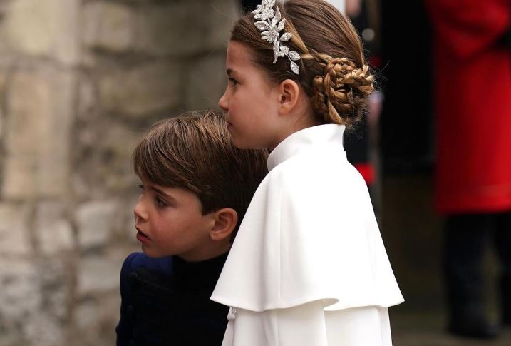 Η πριγκίπισσα Σάρλοτ και ο πρίγκιπας Λούις σε  αξιολάτρευτο βίντεο από το Παλάτι του Κένσινγκτον