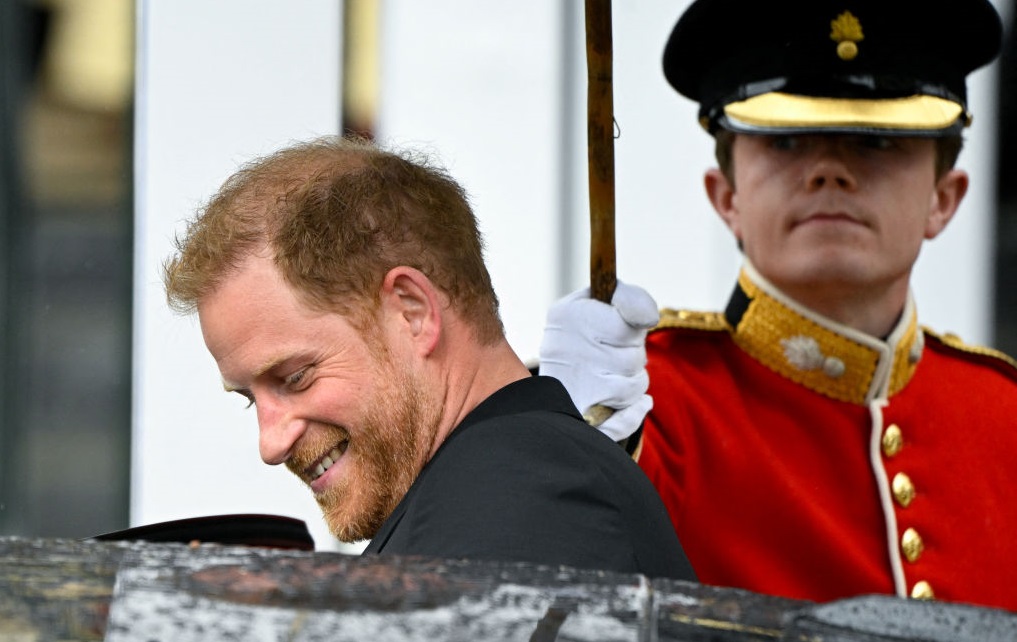 Ο πρίγκιπας Χάρι ξανά στο Λονδίνο για να δει τη βασιλική οικογένεια