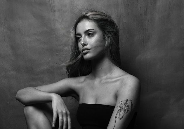 Δανάη Λιβιεράτου: Στην Μύκονο με τη μαμά της, Εύη Αδάμ- Η ομοιότητα με τους διάσημους γονείς της