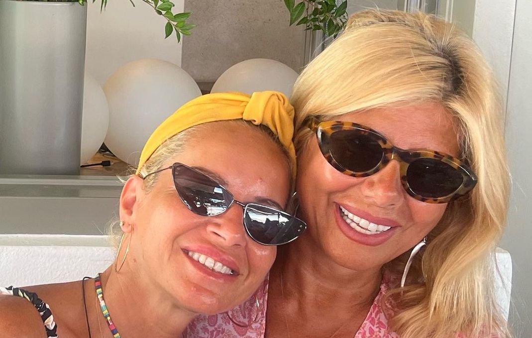 Η Ζήνα Κουτσελίνη στην Πάρο- Η συνάντηση με την Μαρία Μπεκατώρου