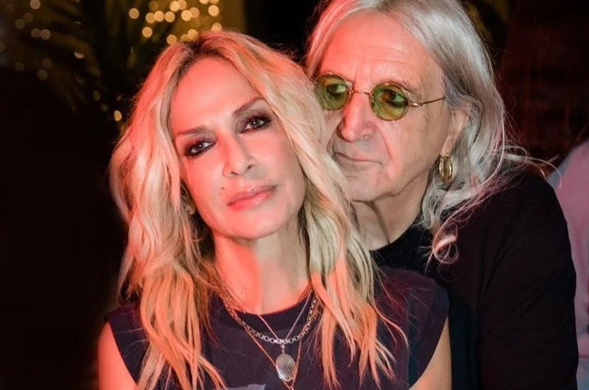 Η Άννα Βίσση εύχεται στο Νίκο Καρβέλα για τα γενέθλια του με μια απρόμαυρη φωτογραφία