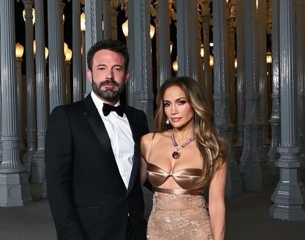 H Jennifer Lopez αντιδρά όταν θαυμάστριες του Affleck του φωνάζουν «σε αγαπάμε»